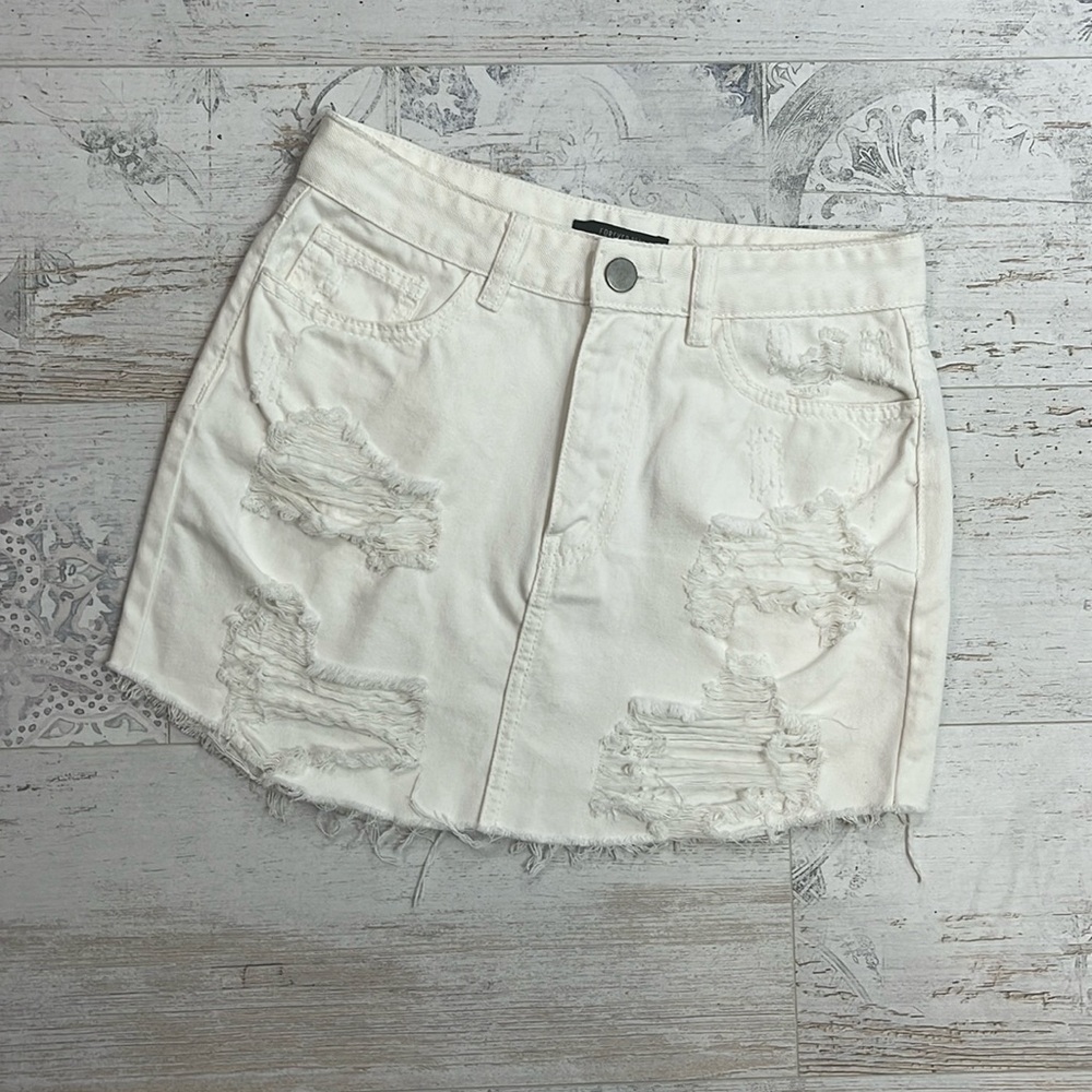 Forever 21 White Distressed Jean Mini Skirt Size Small